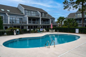 Poolside Condo in Surfside Beach